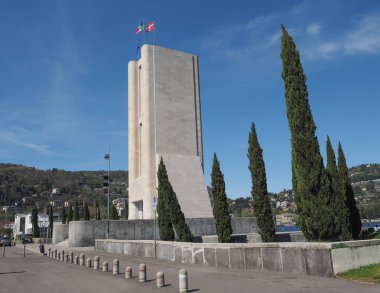 Como 'daki Monumento ai Caduti savaş anıtı