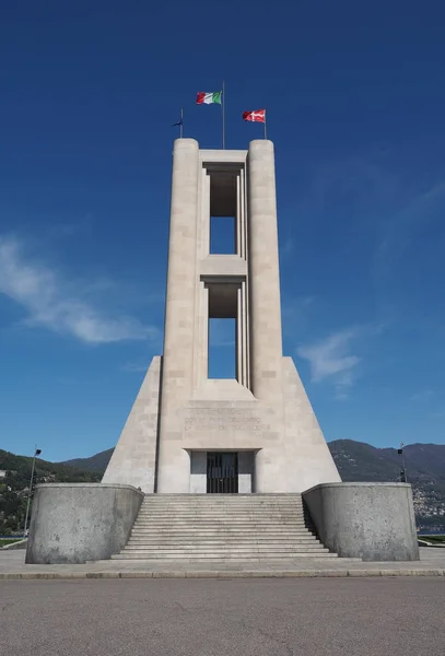 Monumento ai Caduti monumento de guerra en Como — Foto de Stock
