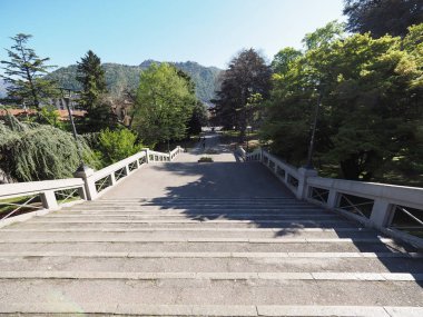 Como San Giovanni tren istasyonu merdiven