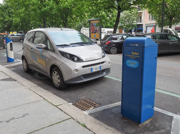 Elektrikli otomobil dok Turin — Stok fotoğraf