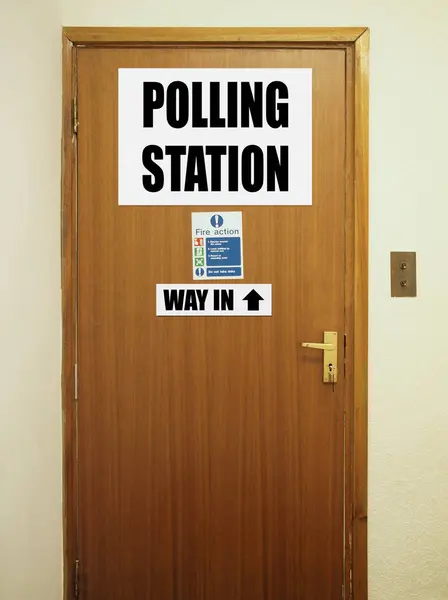 Posto de votação das eleições gerais — Fotografia de Stock