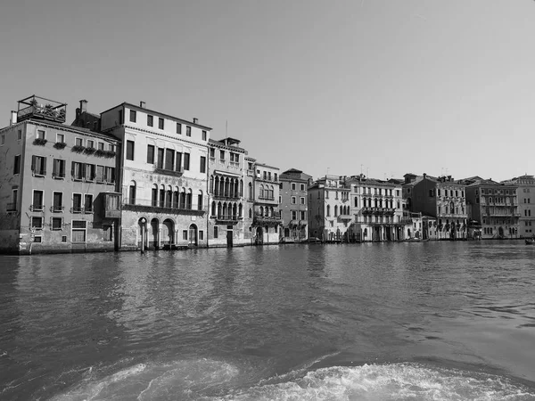 Canal Grande v Benátkách v černé a bílé — Stock fotografie