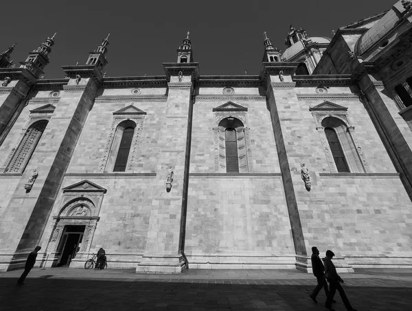 大教堂的教会在科莫在黑色和白色 — 图库照片