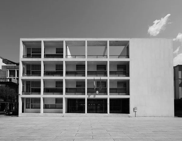 Casa del Fascio em Como em preto e branco — Fotografia de Stock