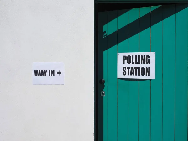 Posto de votação das eleições gerais — Fotografia de Stock