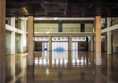 Como 'daki Casa del Fascio (HDR)