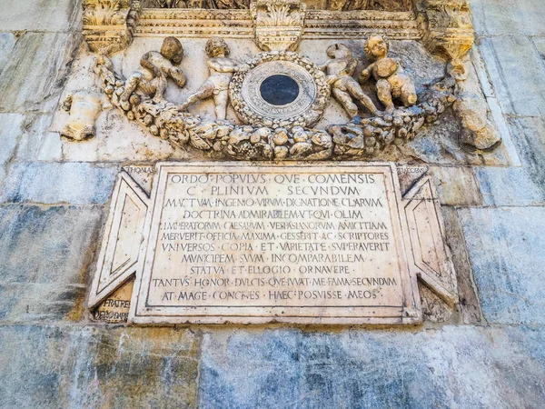 Placca Plinio il Vecchio a Como (HDR) ) — Foto Stock
