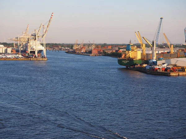 Puerto de Hamburgo en Hamburgo — Foto de Stock