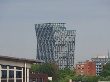 Hamburg 'da Tanzende Tuerme (Dans Kuleleri)
