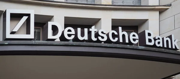 Deutsche Bank tecknar avtal i Hamburg — Stockfoto