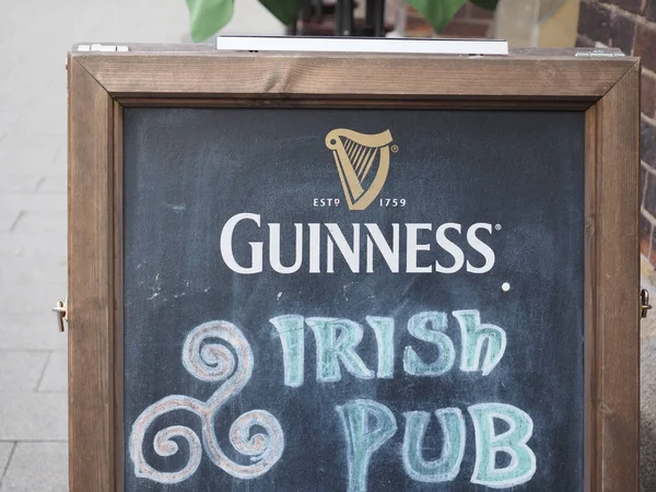 Guinness Irish Pub sinal em Hamburgo — Fotografia de Stock