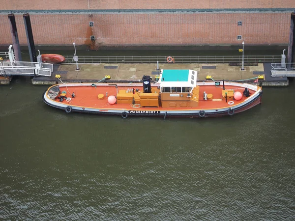 Barco no porto de Hamburgo — Fotografia de Stock
