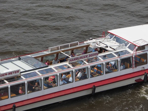 Boot im Hamburger Hafen — Stockfoto