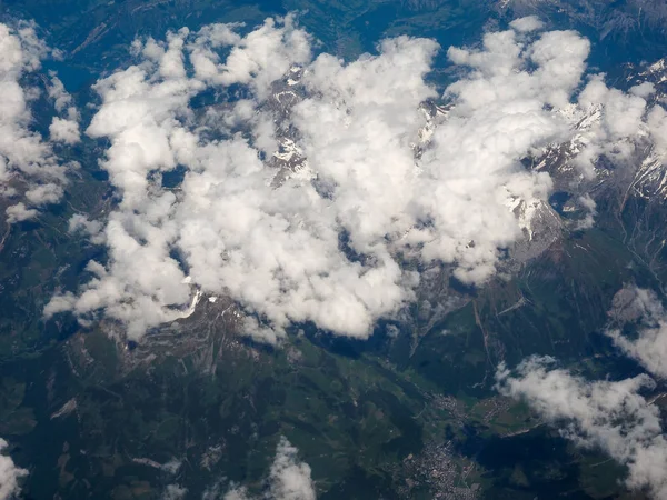 Luchtfoto van de Zwitserse Alpen — Stockfoto