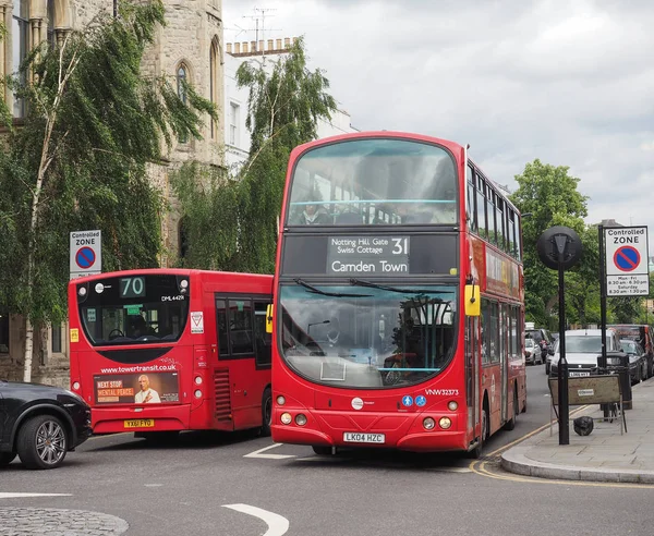 Červený autobus v Londýně — Stock fotografie