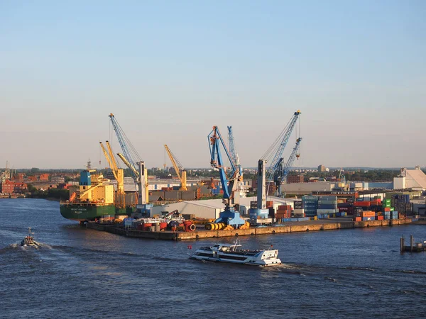 Hamburger Hafen in Hamburg — Stockfoto