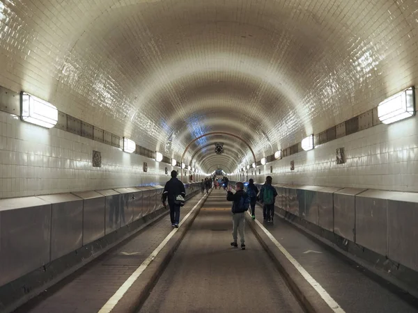 San Pauli Elbtunnel (San Pauli Elbe Tunnel) ad Amburgo — Foto Stock