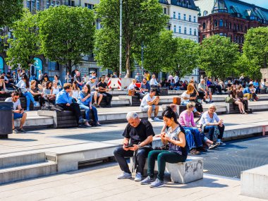 Binnenalster'de ofis binası (iç Alster göl) insanlara Hamburg HDR