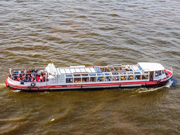 Boat in Hamburg port hdr — Stock Photo, Image