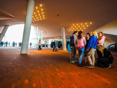 Elbphilharmonie konser salonu plaza Hamburg HDR