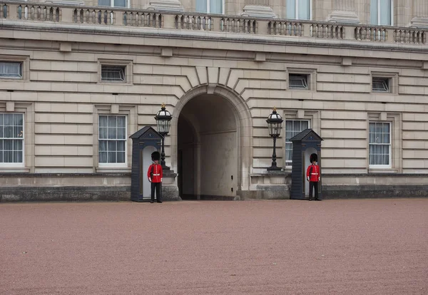 Buckingham Palace in London — Stock Photo, Image