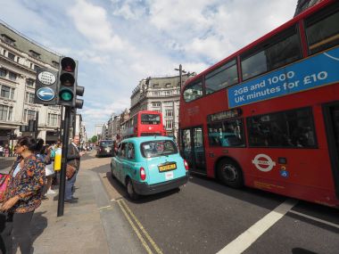 Oxford Circus Londra insanlarda