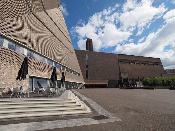 Das moderne Tavatnik-Gebäude in London — Stockfoto