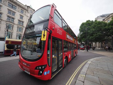 Londra'nın kırmızı otobüs