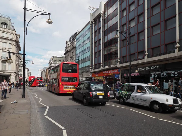 Personnes à Oxford Street à Londres — Photo