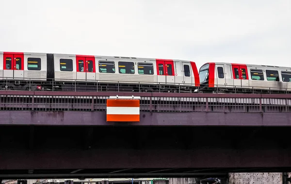 S-Bahn (S Train) a Hamburg hdr — Stock Fotó