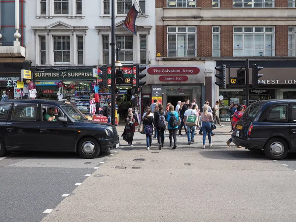 Londra Oxford Street insanlar — Stok fotoğraf