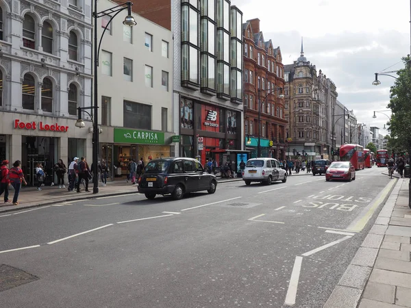 Personnes à Oxford Street à Londres — Photo