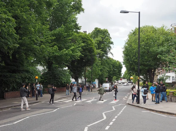 Abbey road crossing i london — Stockfoto