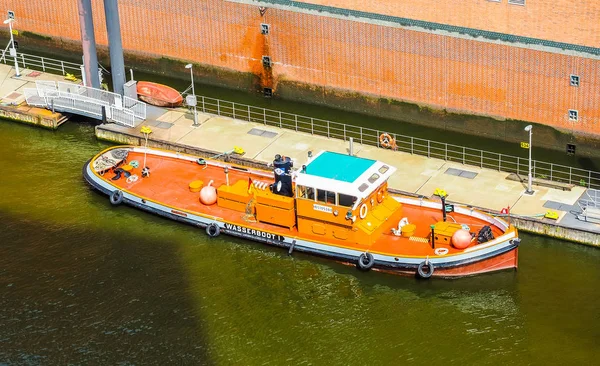 Hamburg liman hdr içinde tekne — Stok fotoğraf