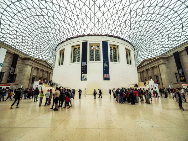 (Hdr をロンドンの大英博物館で観光客) — ストック写真