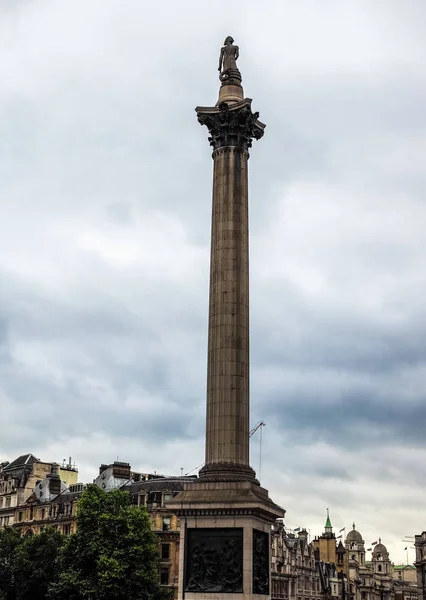 Mensen in Trafalgar Square in Londen (hdr) — Stockfoto