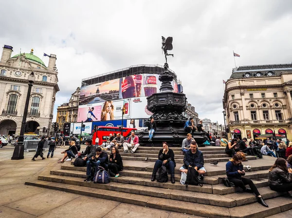 Persone a Piccadilly Circus a Londra (hdr ) — Foto Stock