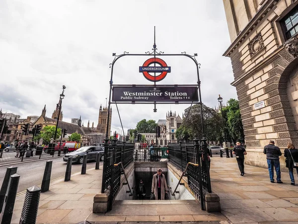 Stacja metra Westminster w Londynie (hdr) — Zdjęcie stockowe