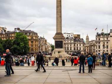 İnsanlar (hdr Londra'da Trafalgar Meydanı'nda)