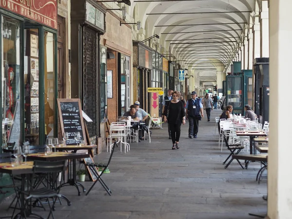 トリノのポー通りの人々 — ストック写真