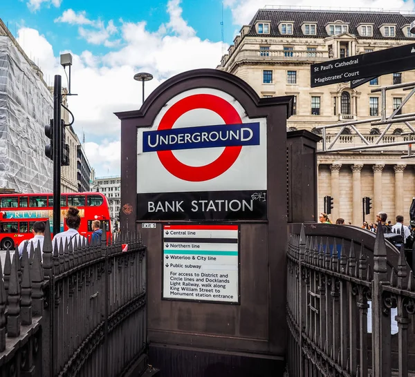 Estación de metro Bank en Londres (HDR ) —  Fotos de Stock