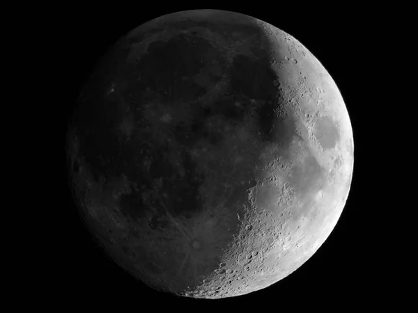 Luna crescente cerata vista con telescopio — Foto Stock