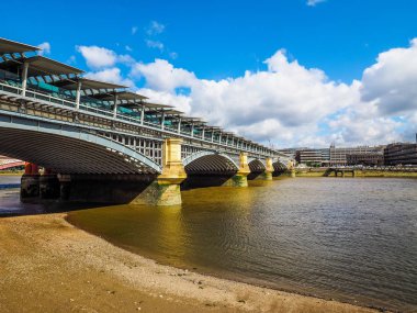 (Hdr Londra'da Thames Nehri)