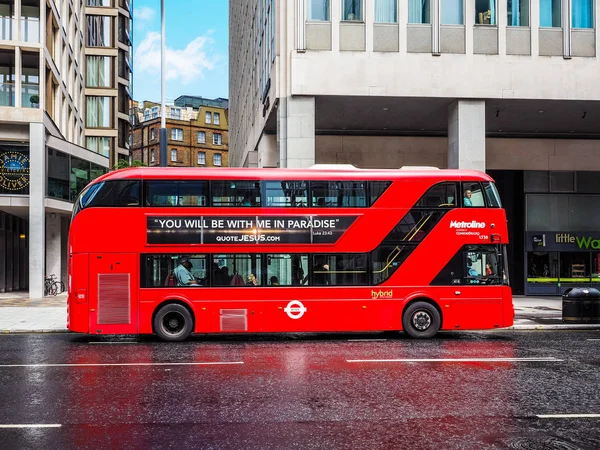 红色巴士在伦敦 (Hdr) — 图库照片