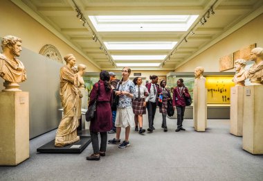 Turistler (Hdr Londra'da British Museum'da)