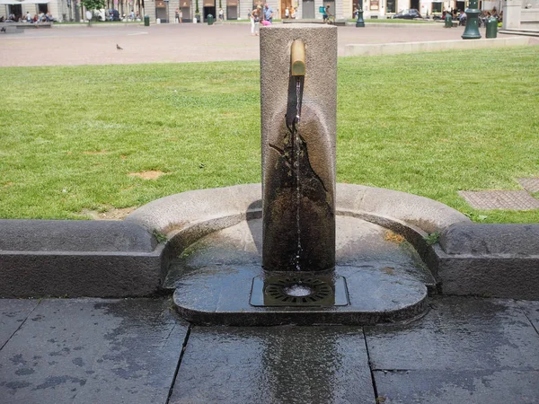 Питною фонтанчик Toret в Турині — стокове фото