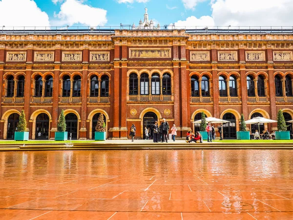 Victoria and Albert Museum in London (hdr) — Stock Photo, Image
