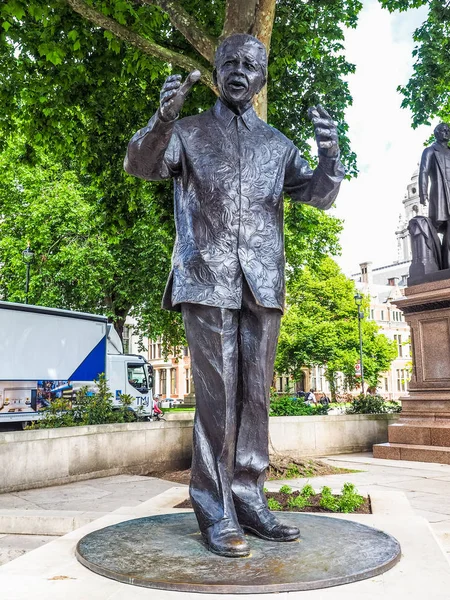 Mandela posąg w Londynie (hdr) — Zdjęcie stockowe