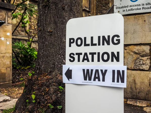 Polling station in London (hdr) — Stock Photo, Image