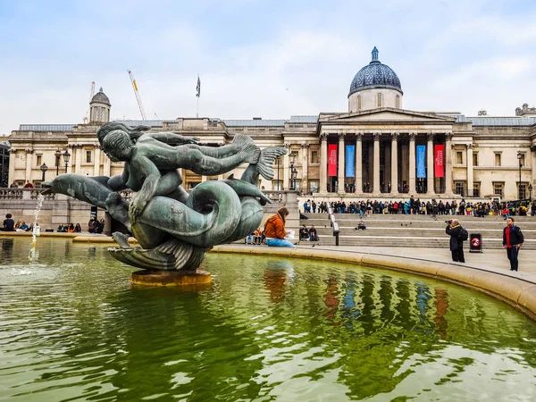 İnsanlar (hdr Londra'da Trafalgar Meydanı'nda) — Stok fotoğraf